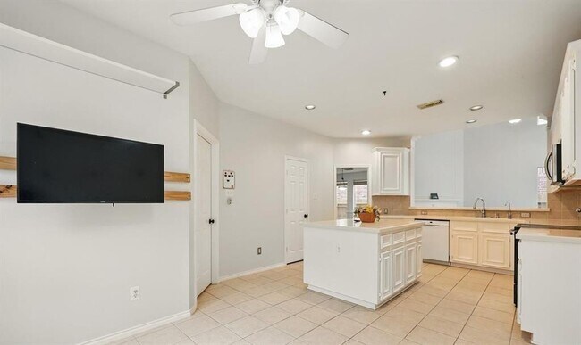 Building Photo - 21331 Willow Glade Dr