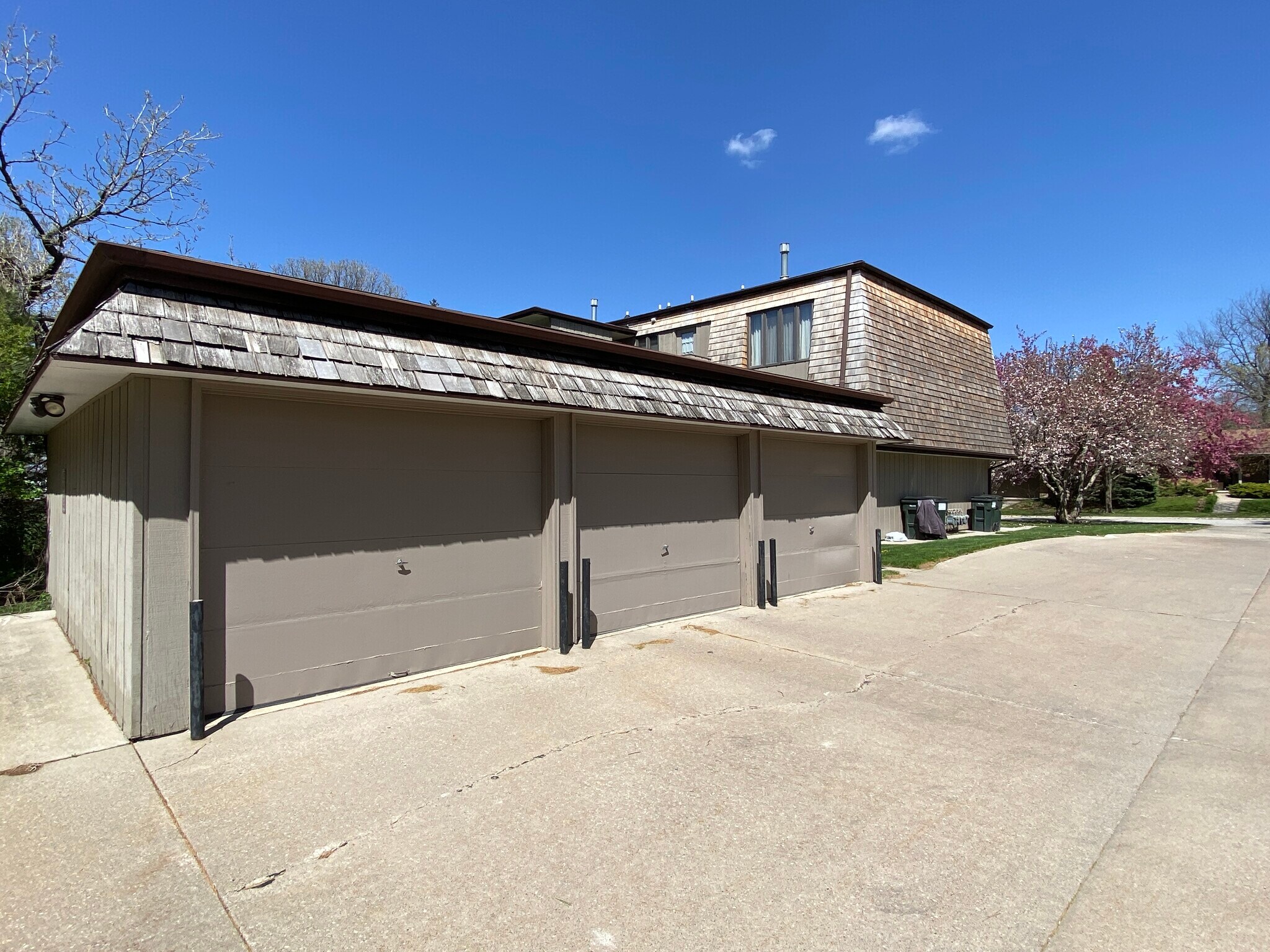 Building Photo - 3009 Grove Ave