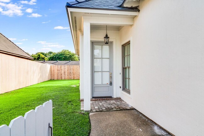 Building Photo - Beautifully Renovated 4-Bedroom Home in Stonehaven on the River