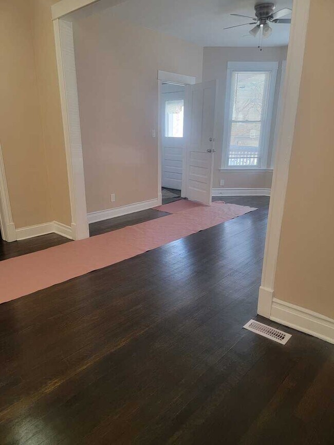 Building Photo - 1540 N Keeler Ave