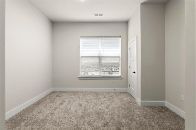 Building Photo - 2648 Sandy Plains Rd