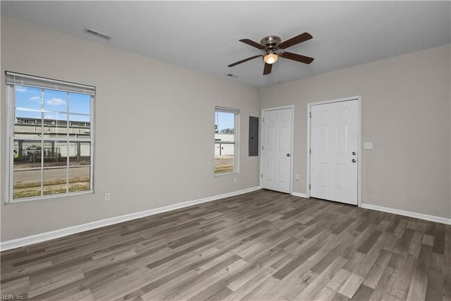 Building Photo - 926 W 26th St