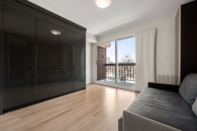 Building Photo - 280 Harvard St