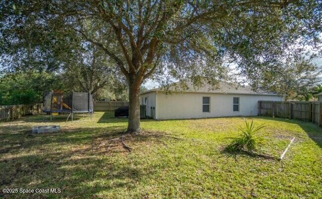 Building Photo - 4726 Four Lakes Dr