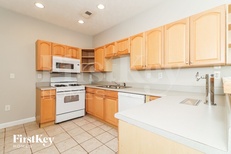 Building Photo - 1627 Eagle Dr