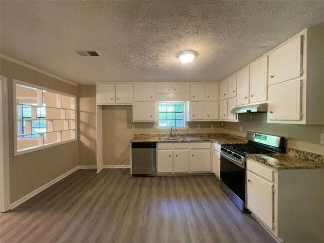 Building Photo - 55 Hunt Ridge Dr