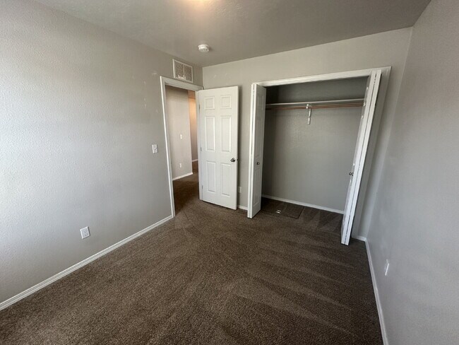 Building Photo - Charming Nampa Studio Retreat: Cozy and Co...