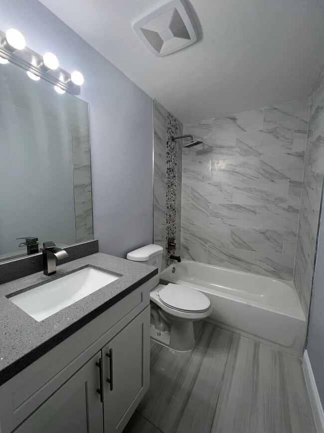 Building Photo - Corner Townehome 3Bed /2Bath