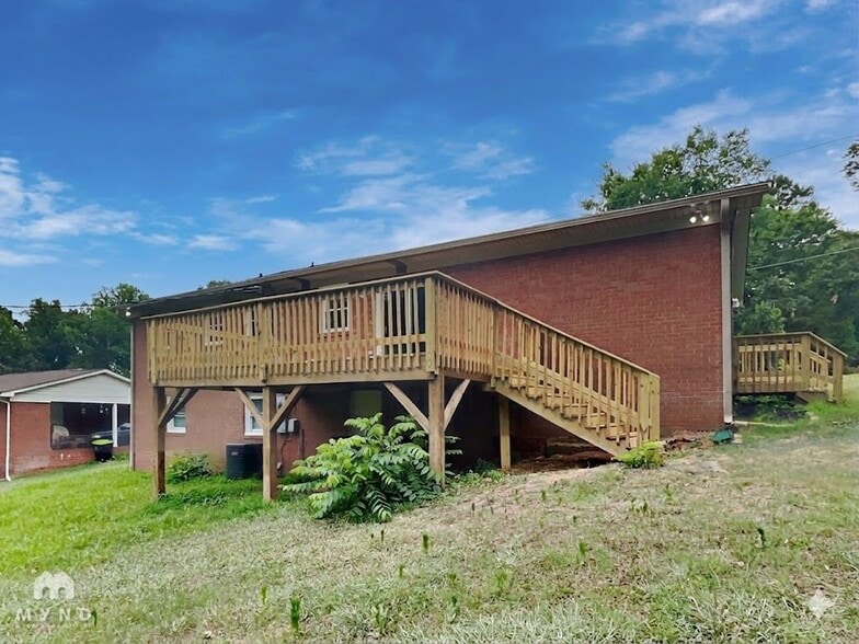 Building Photo - 621 E Centerview St