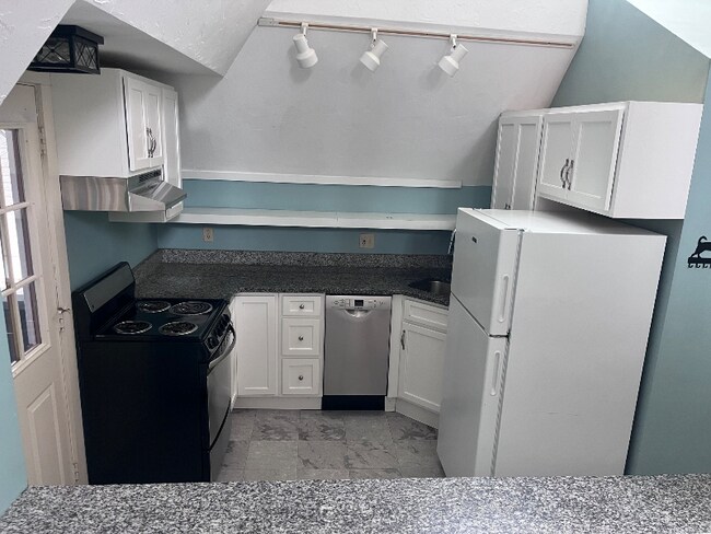 Building Photo - 410 N State St