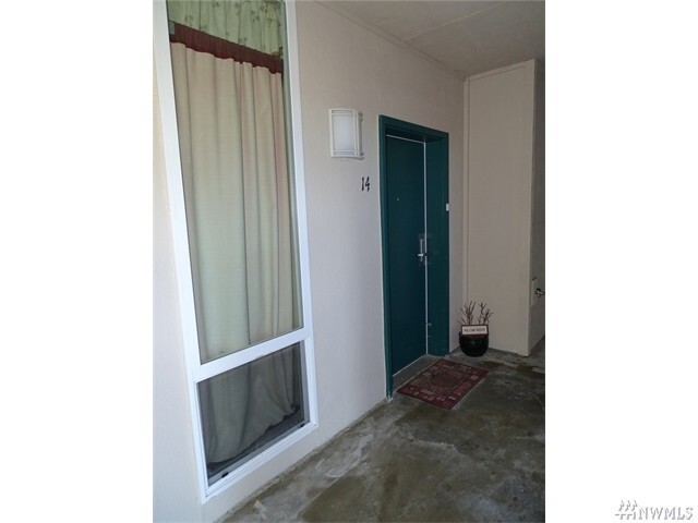 Building Photo - Ground Floor 1 Bedroom 1 Bath  Condo