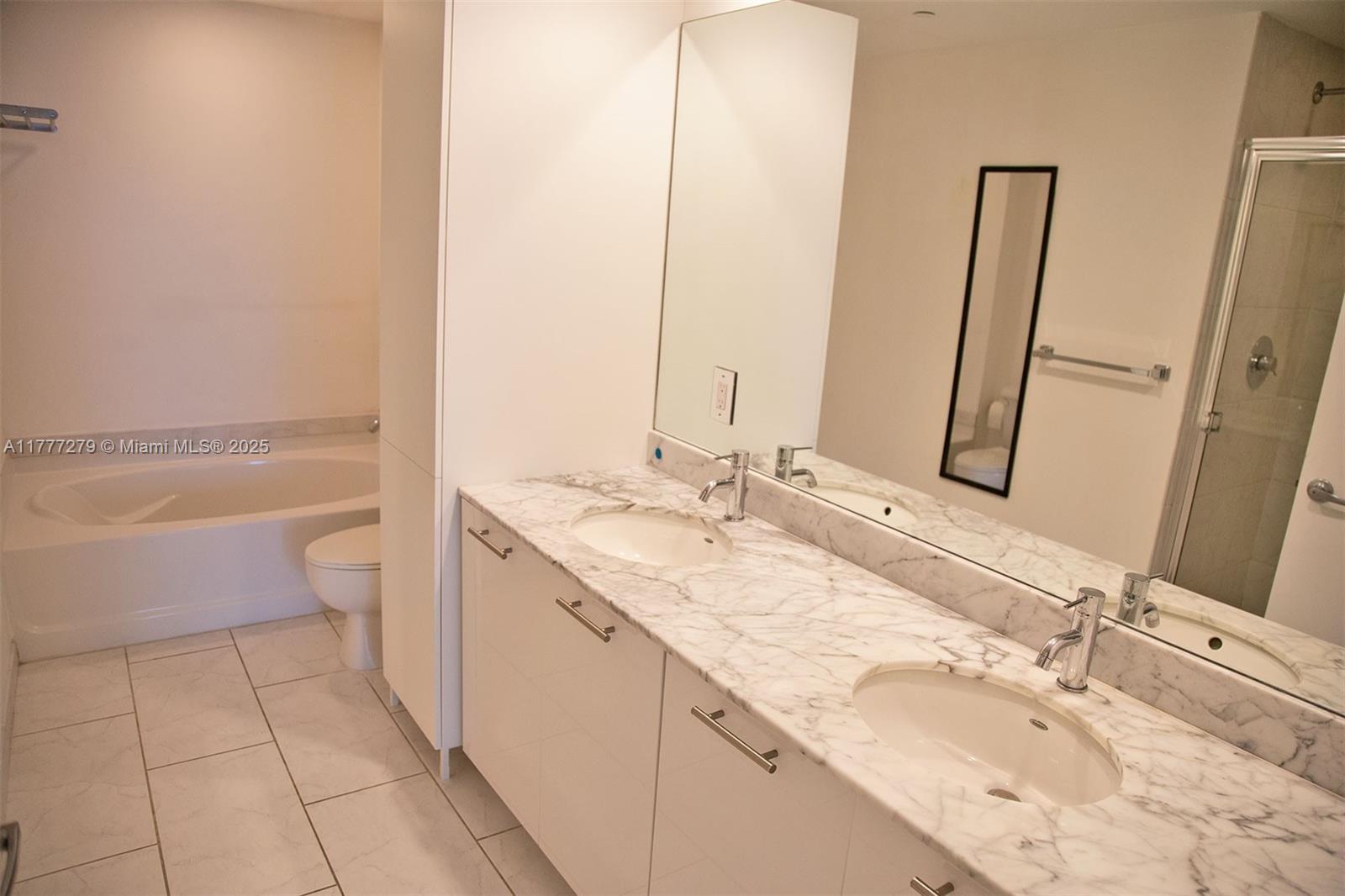 Building Photo - 951 Brickell Ave