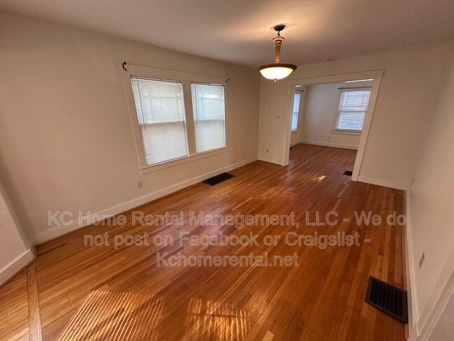 Building Photo - 5119 Grand Ave