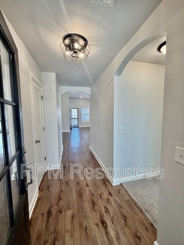 Building Photo - 412 Kearny Ln