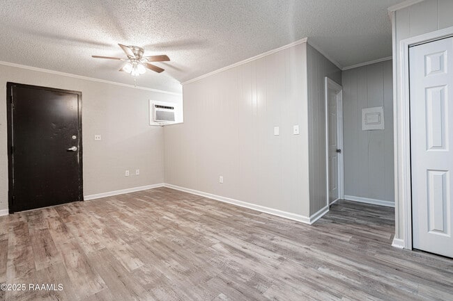 Building Photo - 314 Deare St