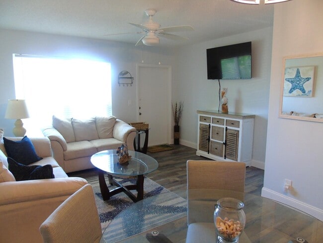 Building Photo - 309 Circle Dr S
