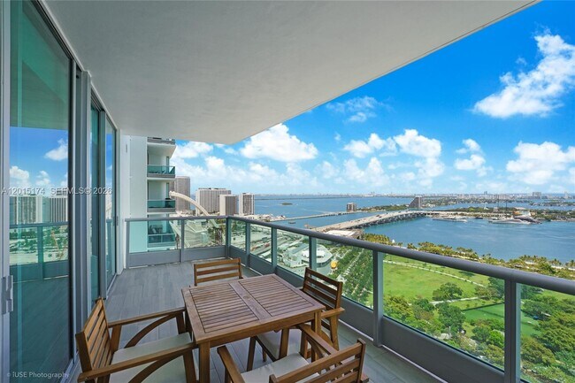 Building Photo - 900 Biscayne Blvd