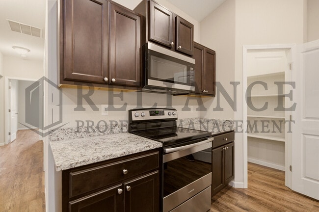 Building Photo - 452 S Longbranch Dr