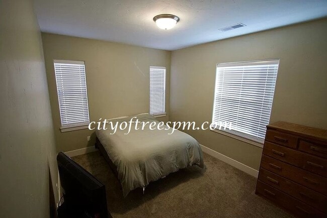 Building Photo - Harris Crossing at Harris Ranch.