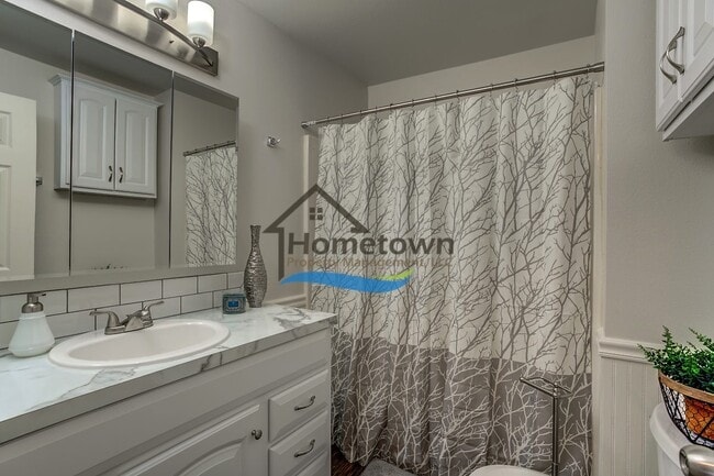 Building Photo - 3 Bed 1 Bath Coeur D'Alene Home with Single Car Garage!