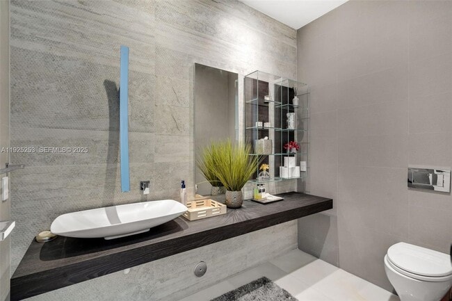 Building Photo - 420 Island Dr