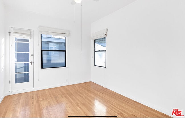 Building Photo - 1125 1/2 Glenville Dr