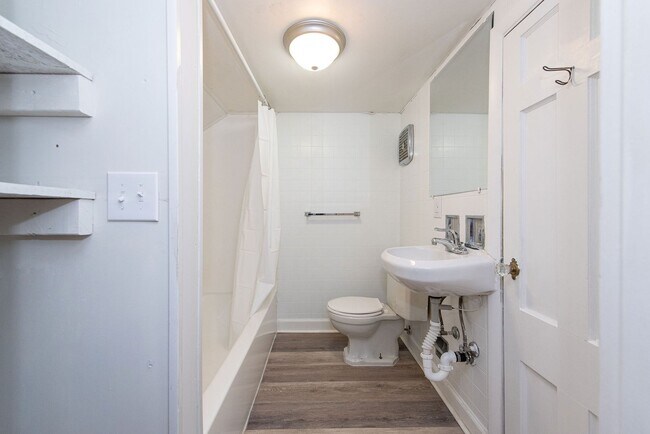 Building Photo - WESTWOOD - Freshly Updated & Move-In Ready! 4 bed 2.5 bath home