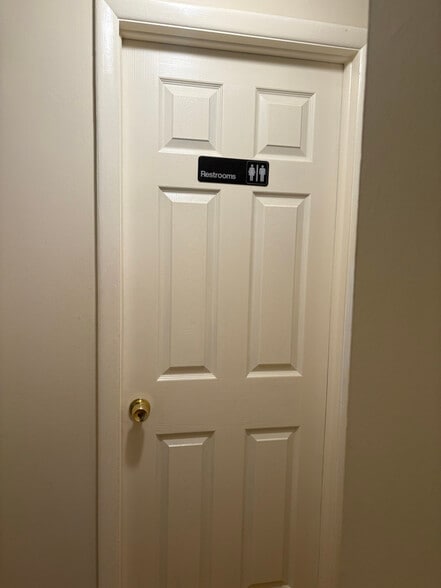 Building Photo - 105 Robert Dr