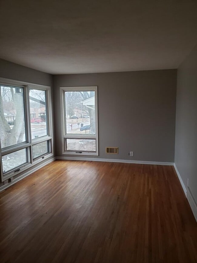 Building Photo - COMING SOON- Great location and layout for families or roomates, 3 bed 1.5 bath $1,825