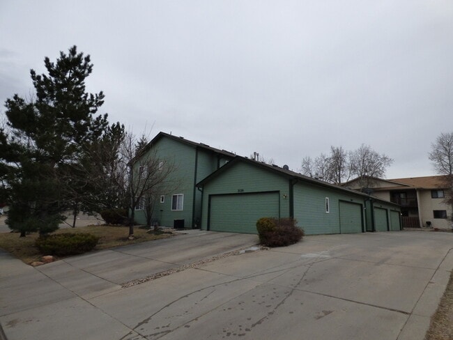 Primary Photo - Lovely 3 Bed/2.5 Bath Townhome in Southwes...