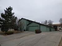 Building Photo - Lovely 3 Bed/2.5 Bath Townhome in Southwes...