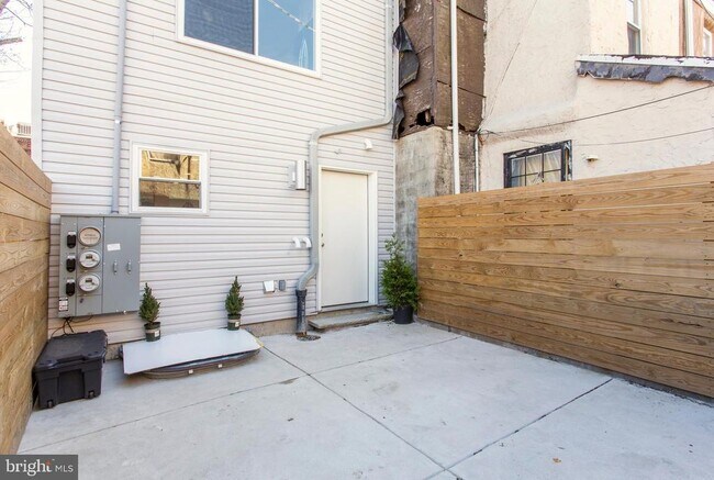 Building Photo - 2009 Oakford St