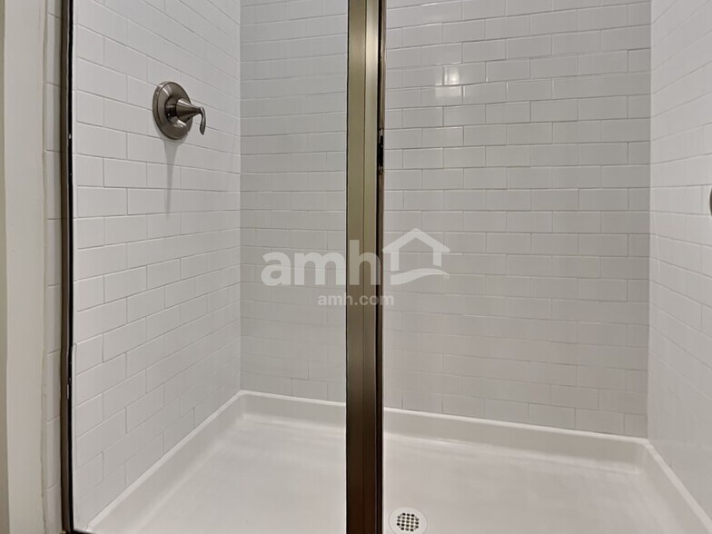 Building Photo - 334 Azore Way