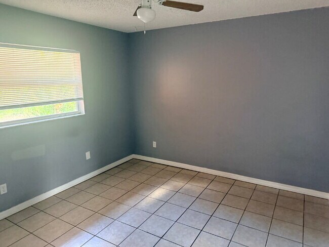 Building Photo - Coming Soon — 3BR/2BA Bradenton Rental · Available Mid-May
