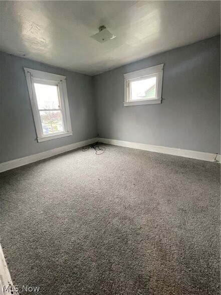 Building Photo - 4754 Blythin Rd