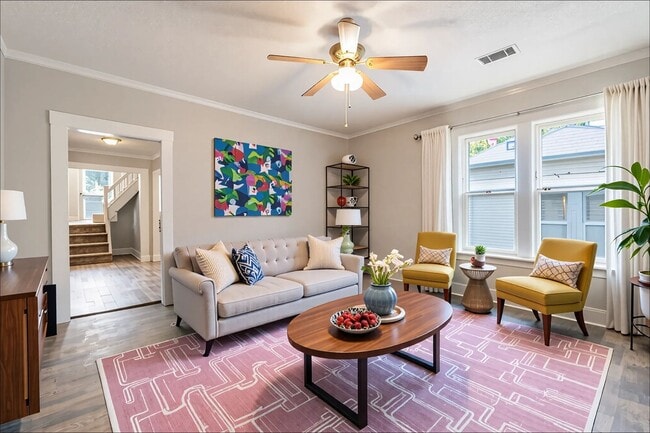 Building Photo - * Move-In Special * Beautiful 3 Bed / 2 Ba...