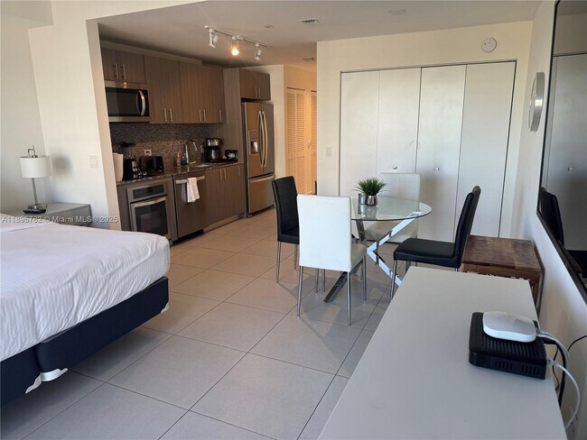 Building Photo - 5350 NW 84th Ave