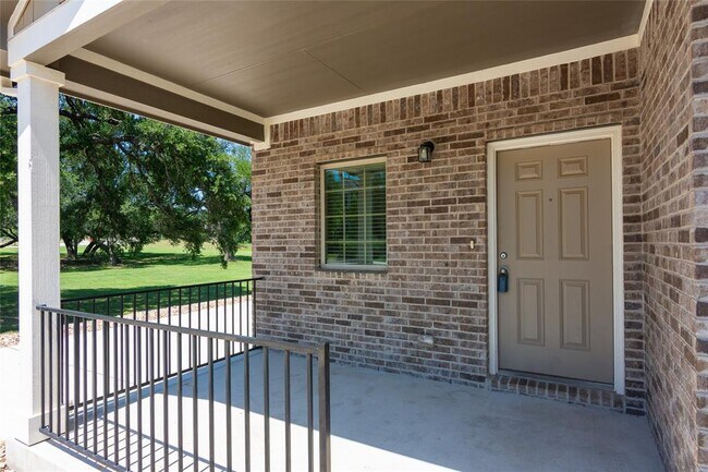 Building Photo - 1732 Lakota Ln