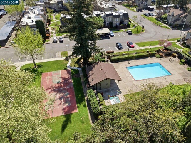 Building Photo - 102 Luna Grande Cir