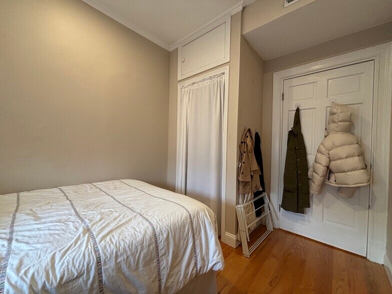 Building Photo - 92 Pinckney St