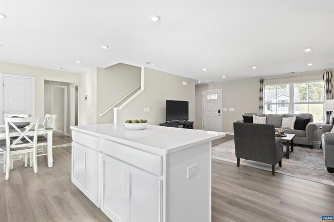 Building Photo - 92 Everglades Rd