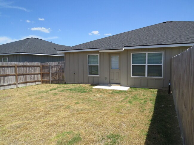 Building Photo - 907 Switchgrass Dr
