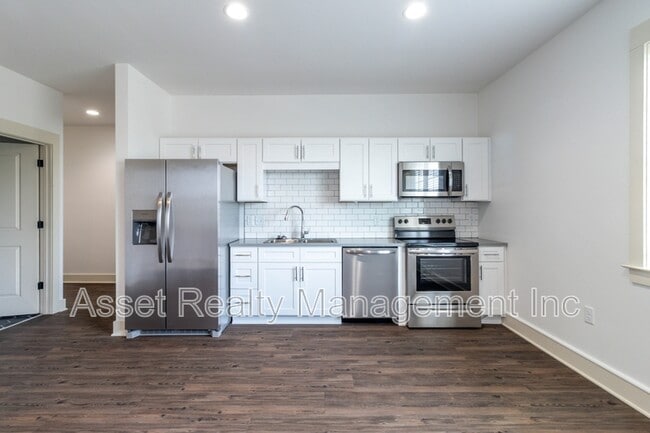 Building Photo - 1120 Franck St