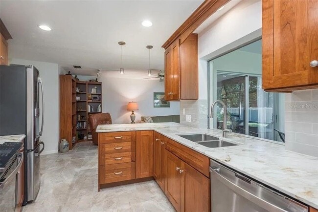 Building Photo - 511 Crystal Beach Ave