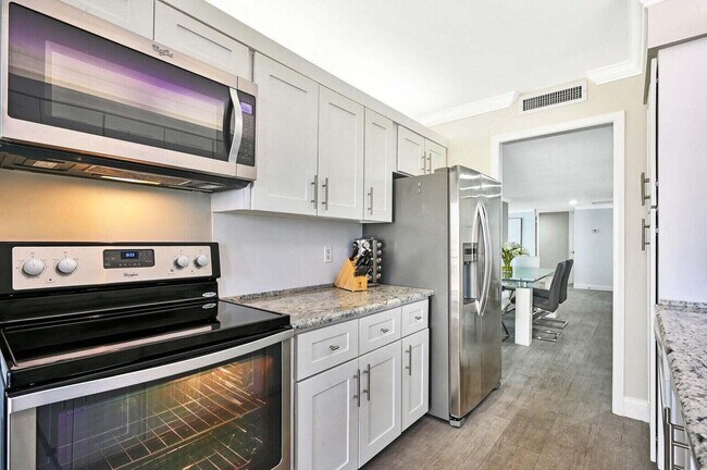Building Photo - 4200 N Ocean Dr