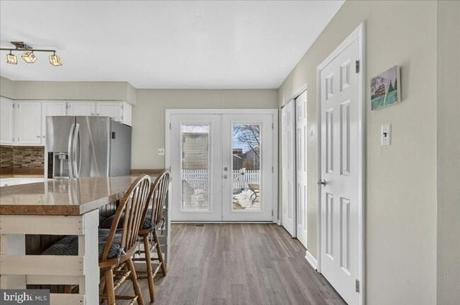 Building Photo - 1158 Grove St