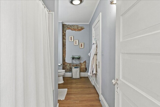 Building Photo - Spacious 3 Bedroom Apartment in Downtown Urbana