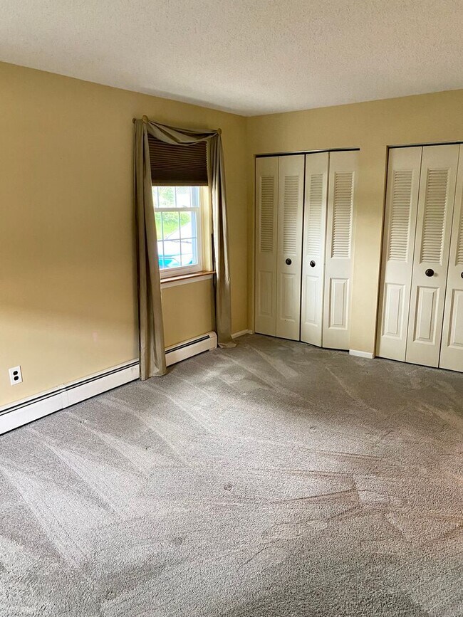 Building Photo - Spruce St 621 - “PM HOLD FUNDS $700.00 4/2...