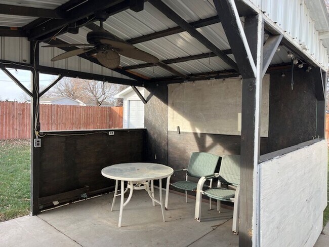 Building Photo - Renovated Bungalow