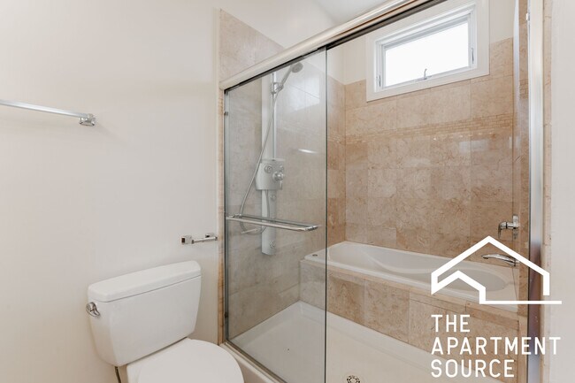 Building Photo - 1356 W Augusta Blvd